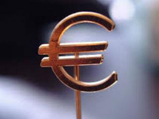 Υπό αυτές τις συνθήκες, το πραγματικό πρόβλημα για τον κ. Αλέξη Τσίπρα και την κυβέρνησή του δεν είναι τόσο το χρέος, όσο η μεταρρυθμιστική μάχη που πρέπει να δώσει κατά του κράτους της διαπλοκής και των προσόδων. Όσο η μάχη αυτή αναβάλλεται, τόσο η κρίση θα διαιωνίζεται και θα πρέπει μία γενιά Ελλήνων να χαθεί περιμένοντας την κατάρρευση ενός διαβρωμένου συστήματος –το οποίο, όμως, με τεχνητά μέσα, καθυστερεί τον καταποντισμό του. Και, όπως είναι επόμενο, η καθυστέρηση αυτή έχει πολύ υψηλό κόστος, που καταβάλλεται από τα πιο αδύναμα μέλη της κοινωνίας μας.